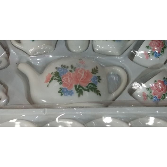 Children's 13-piece Porcelain Tea Set | Beautiful Floral Pattern - Picture 2 of 4